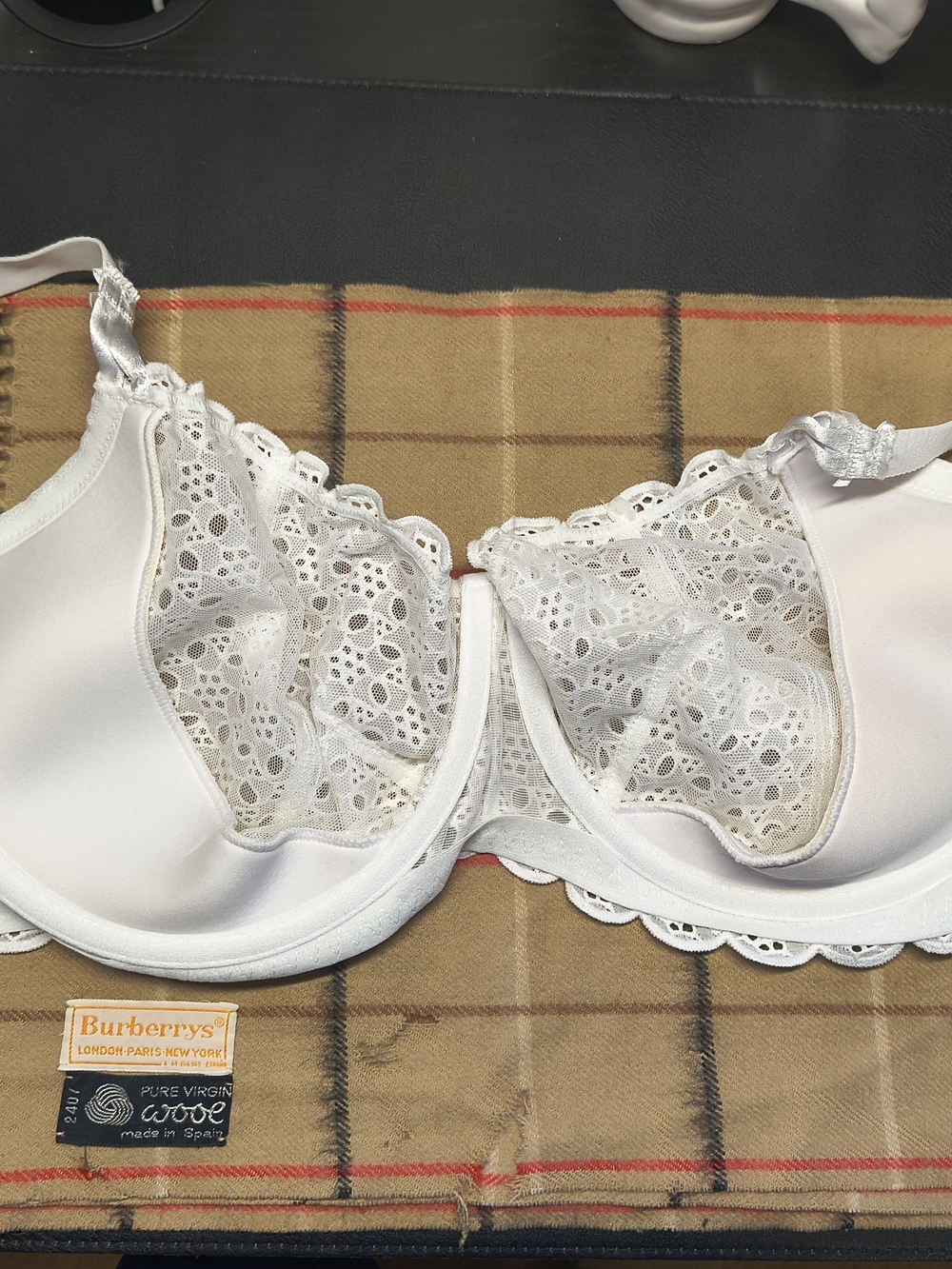 Victoria’s Secret White Lace Bra 38DDD NWT Unlined Underwire - Picture 4 of 4